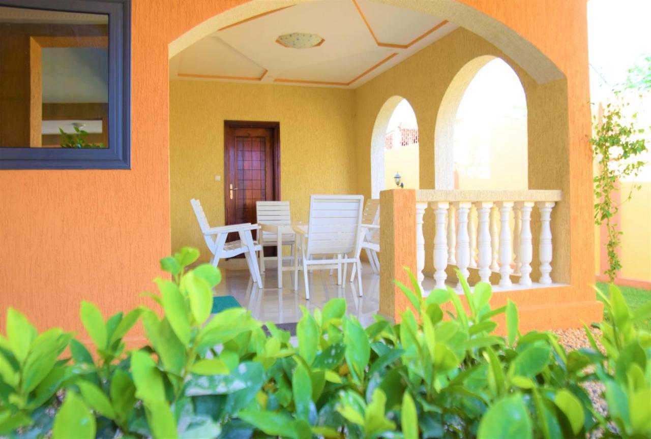Villa Beach Avepozo Ломе Екстер'єр фото
