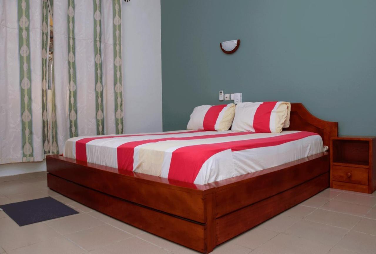 Villa Beach Avepozo Ломе Екстер'єр фото